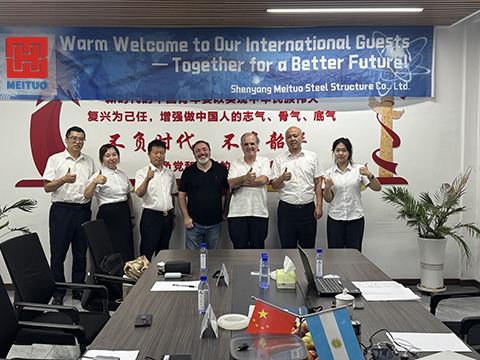 Cliente argentino visita a Shenyang Meituo Steel Structure Co., Ltd. para discutir cooperação em um projeto de loja de artigos esportivos de grande porte