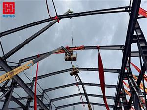 Поднята последняя балка для механического и электрического завода площадью 4806 кв. м в Шэньяне