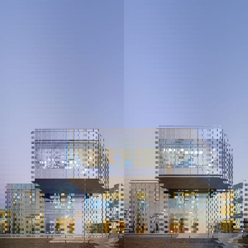 Shopping Center com estrutura de aço