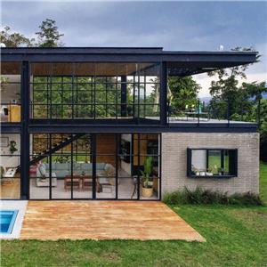Casa pré-fabricada com estrutura de aço leve