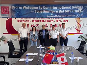 زيارة زعيم تجاري كندي إلى مصنع شنيانغ ميتو للهياكل الفولاذية، وفتح حوار حول التعاون المستقبلي