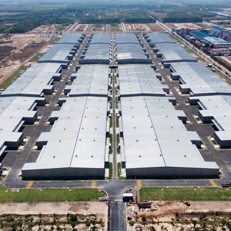 Large Span Logistics Distribution Warehouse with Loading Dock Solutions