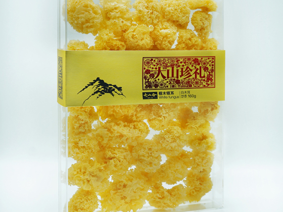 シナノキの銀耳茸