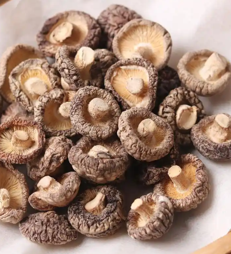 Sun-dried shiitake mushrooms Sun-dried shiitake mushrooms
