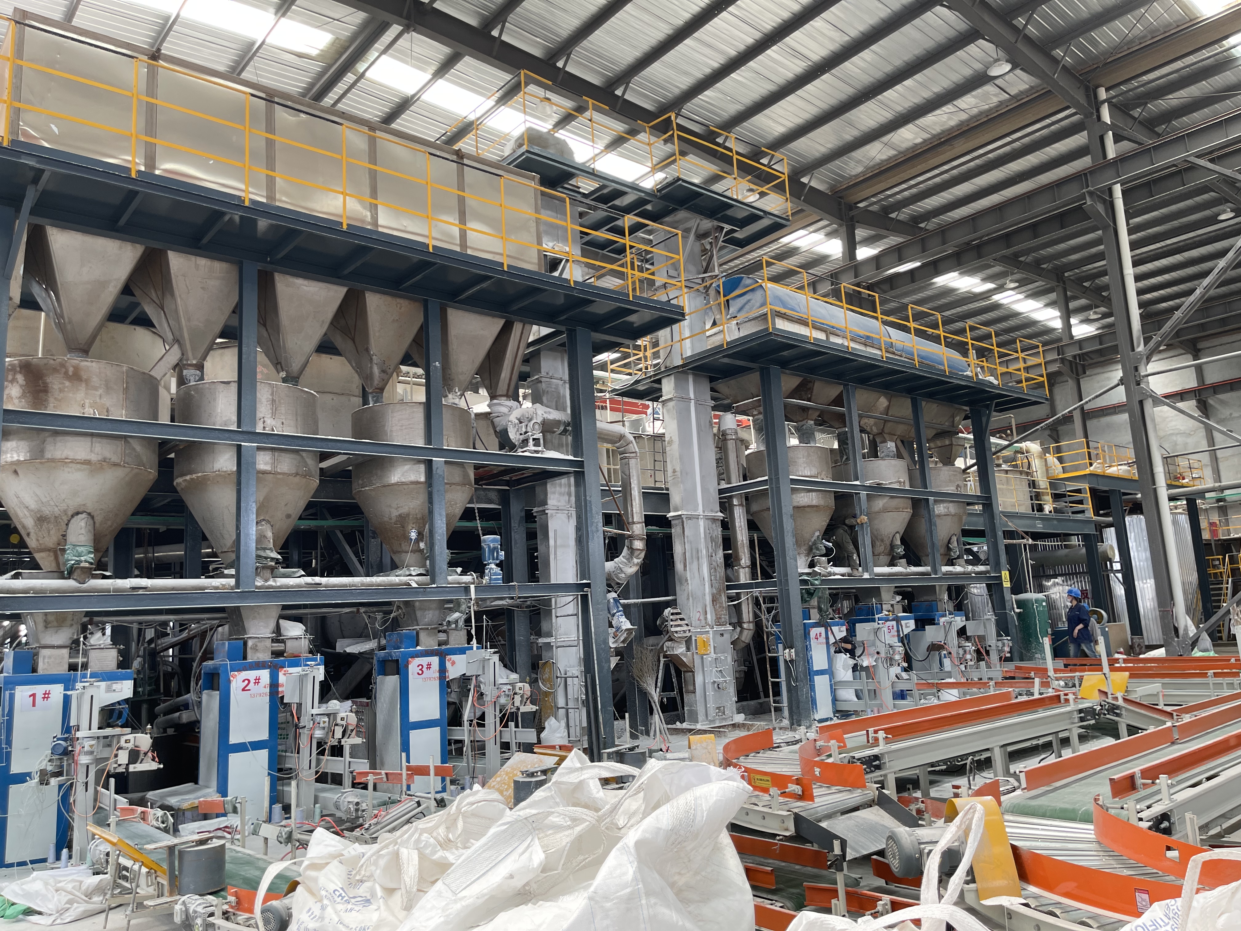 معدات إنتاج متقدمة - تعزيز الجودة بالتكنولوجيا ودفع المستقبل بالابتكار