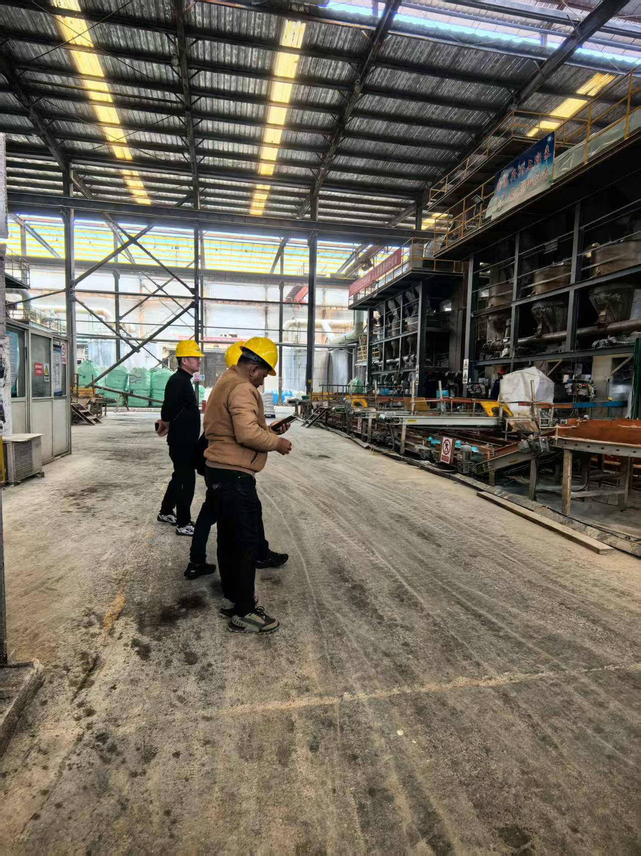 Clientes indios visitan nuestra fábrica para explorar nuevas oportunidades de cooperación en sulfato de magnesio.