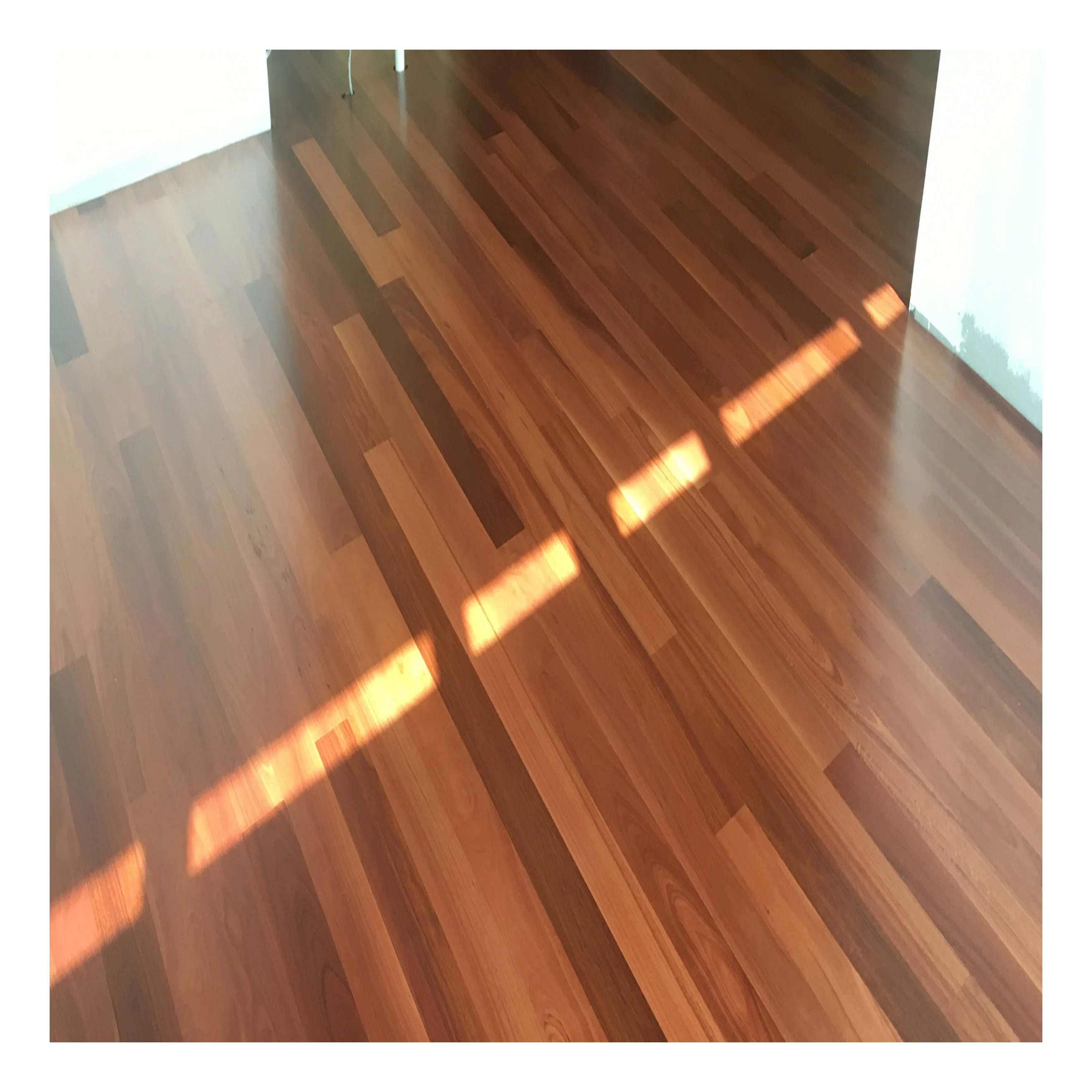 Factory Direct Shipment Free Sample SPC Flooring with Wear Layer 0.2mm .0.3mm