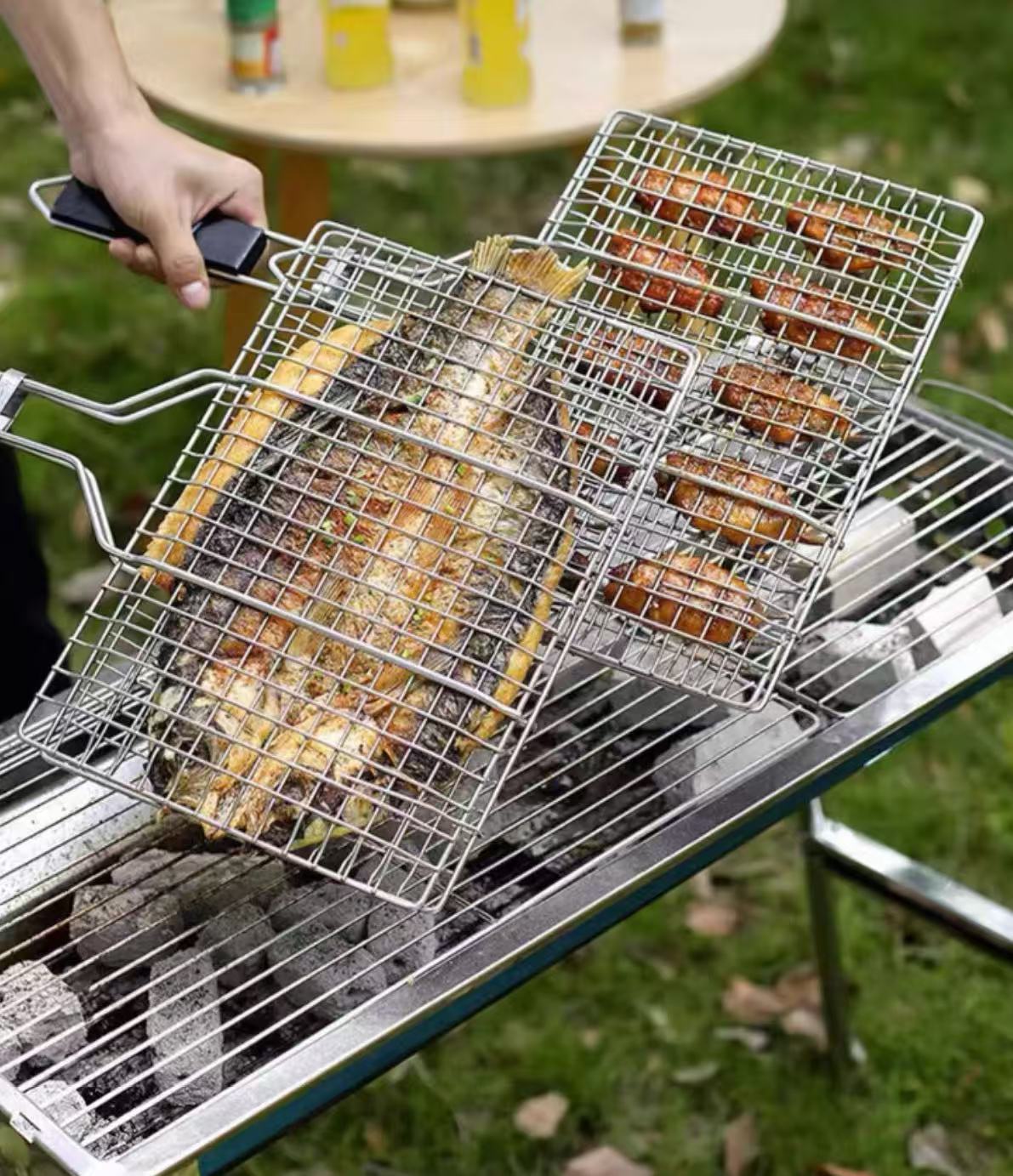 Barbecue wire mesh is a high-quality cooking tool designed for home baking and barbecue enthusiasts.