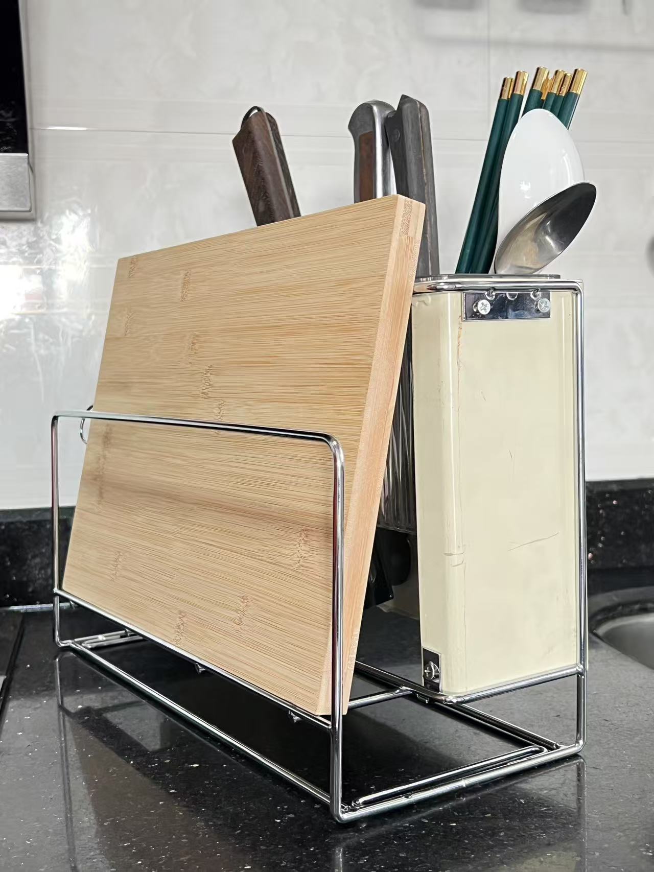 The multi-functional kitchen shelf