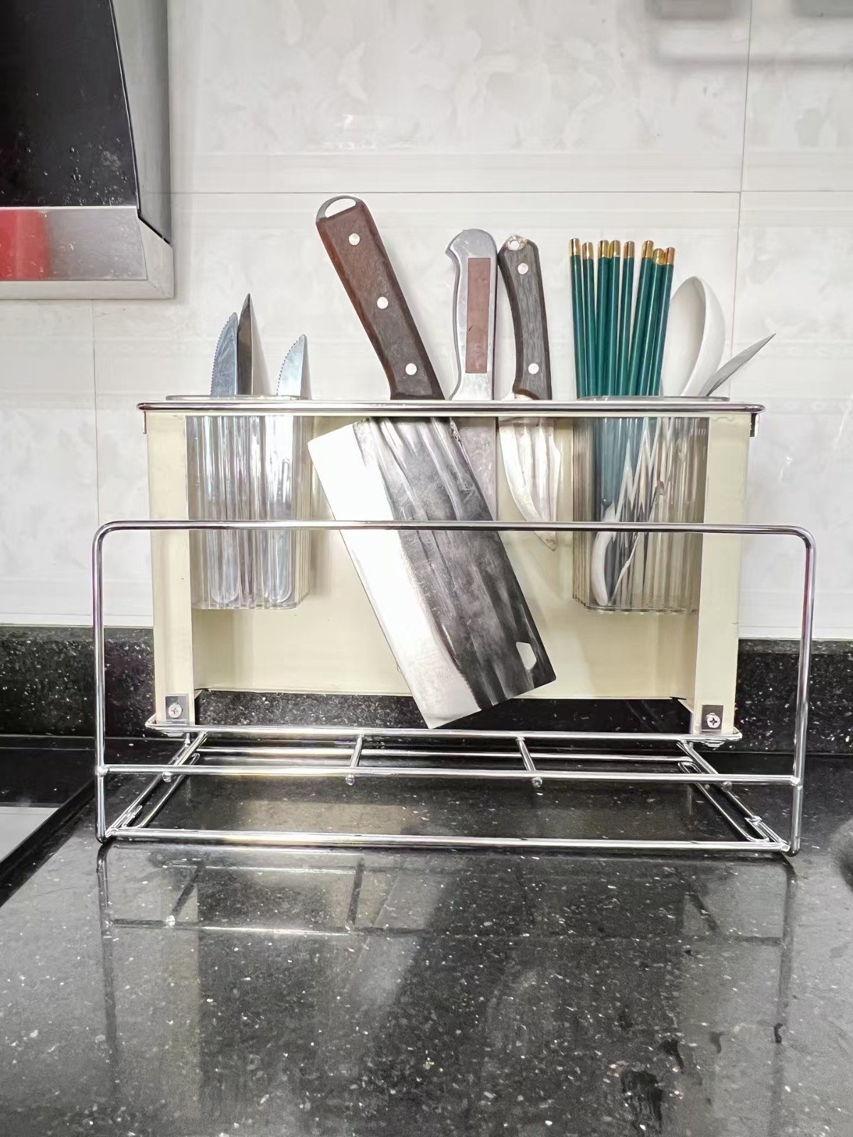 The multi-functional kitchen shelf