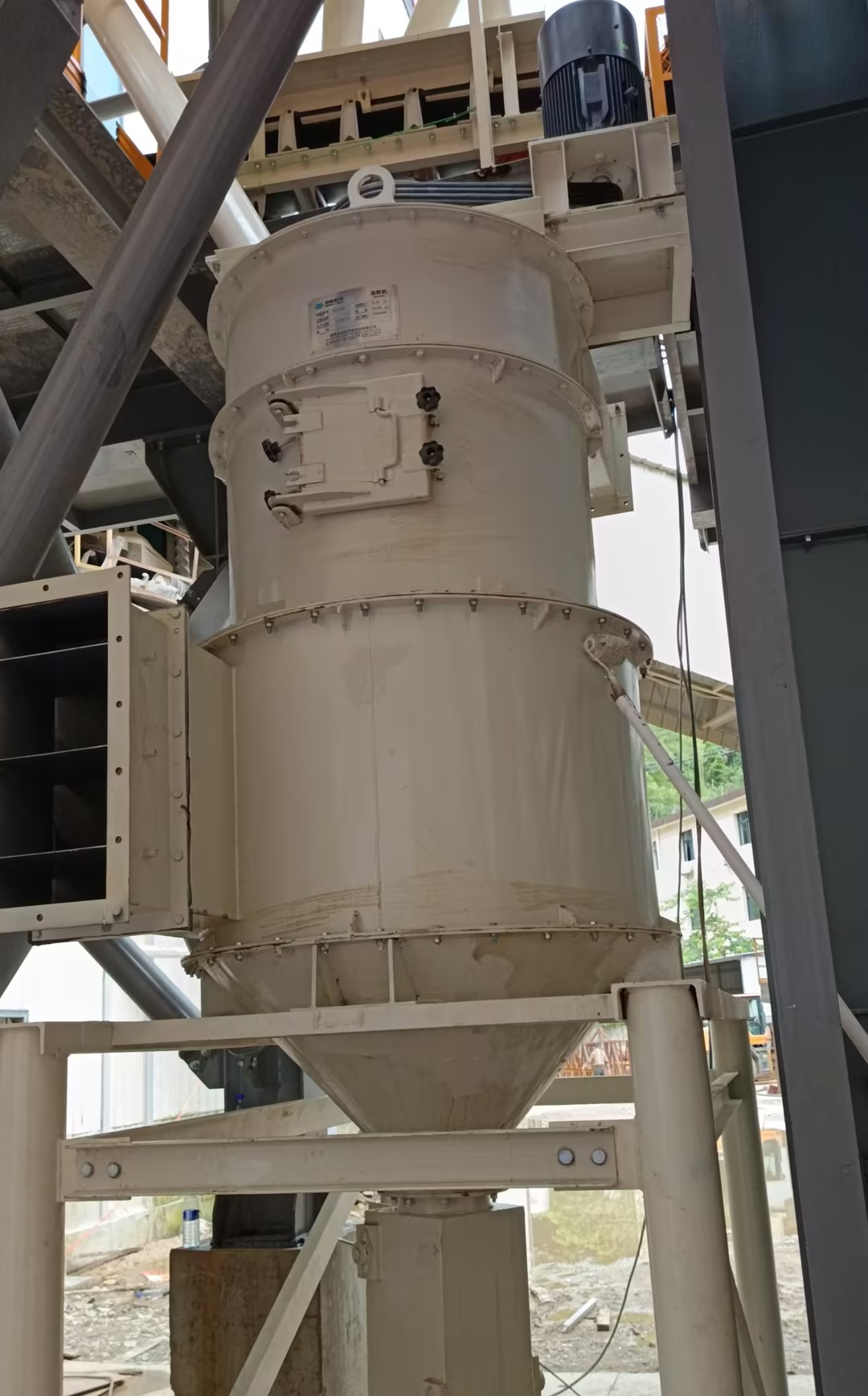 Centrifugal dust separator Centrifugal dust separator