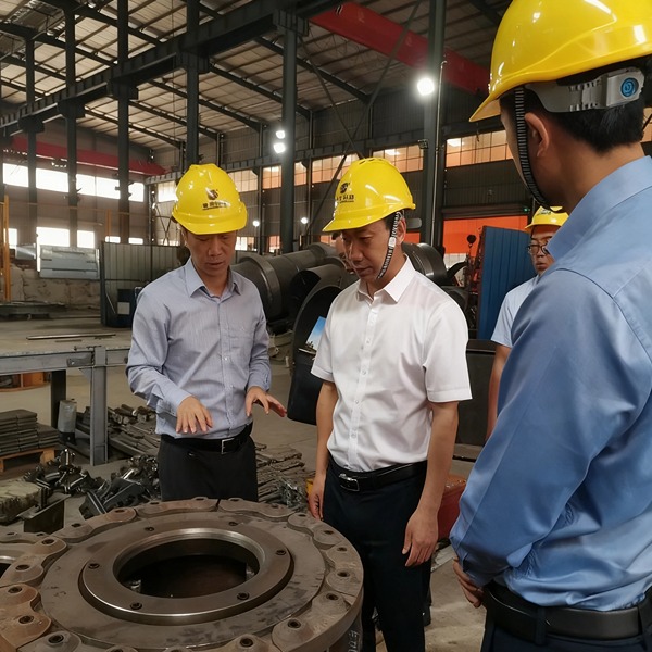 Un accueil chaleureux au secrétaire du comité du parti du district de Yongding et à son entourage pour leur visite et leur inspection de notre entreprise
