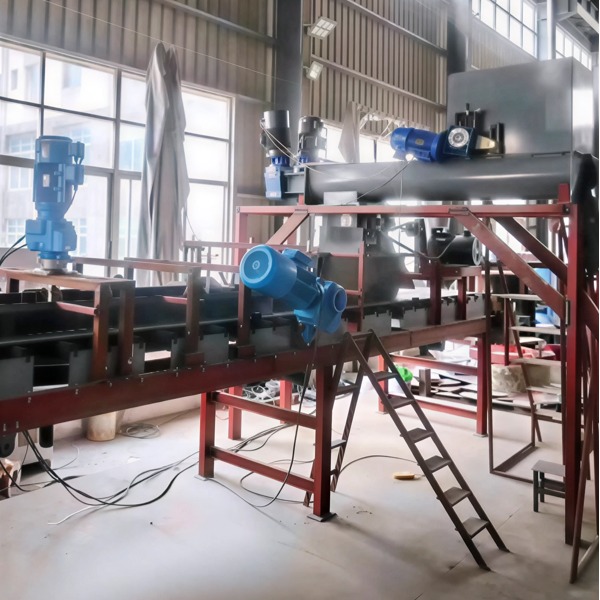 गीली चिकनी मिट्टी के अपशिष्ट को ठोस बनाने के उपकरण