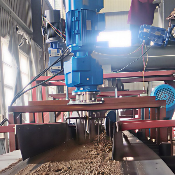 गीली चिकनी मिट्टी के अपशिष्ट को ठोस बनाने के उपकरण