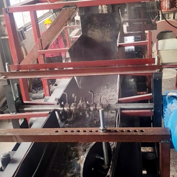 गीली चिकनी मिट्टी के अपशिष्ट को ठोस बनाने के उपकरण