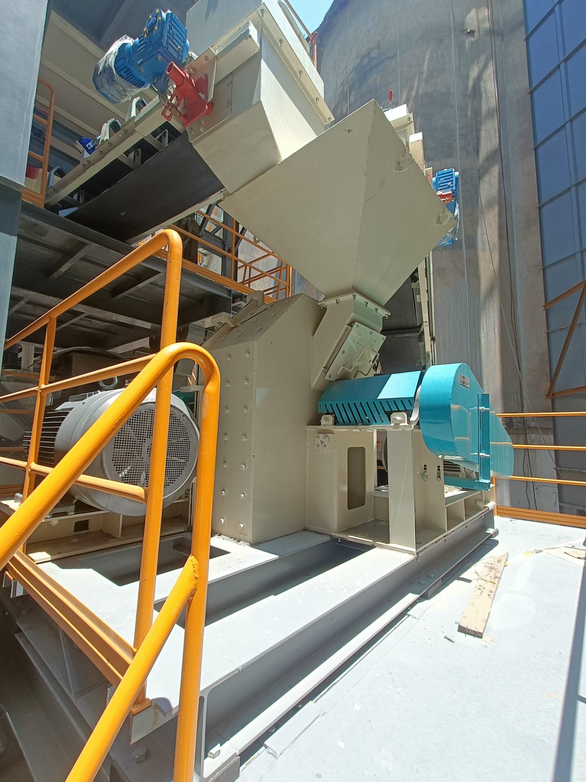 aggregate grinding and screening equipment