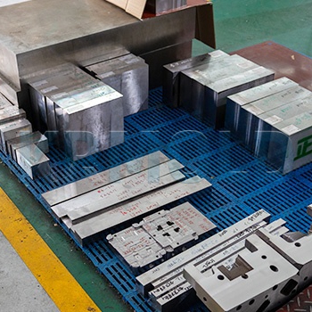 car wheel arch liner injection mold