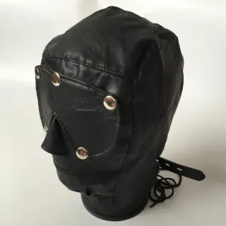 黒い革のヘッドギア、目と口が開いたジッパー