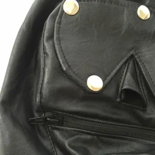 黒い革のヘッドギア、目と口が開いたジッパー