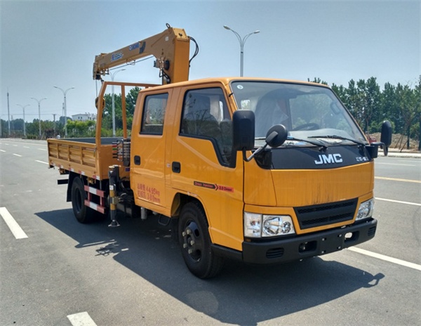 JMC Double-Cab Crane