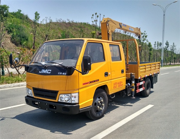 JMC Double-Cab Crane