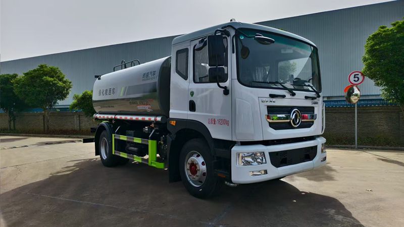 Dongfeng 12000L Manual Transmission Sprinkler Truck