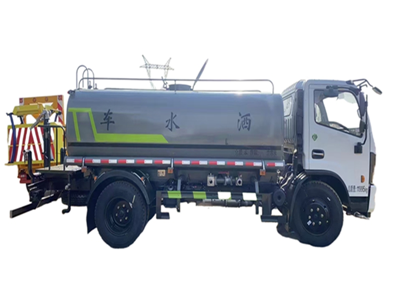4*2 Dongfeng 12 cubic water sprinklers 122 Horsepower