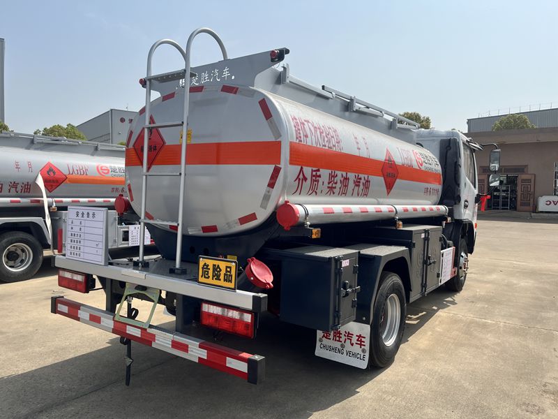 4×2dongfeng6100Loil tanker