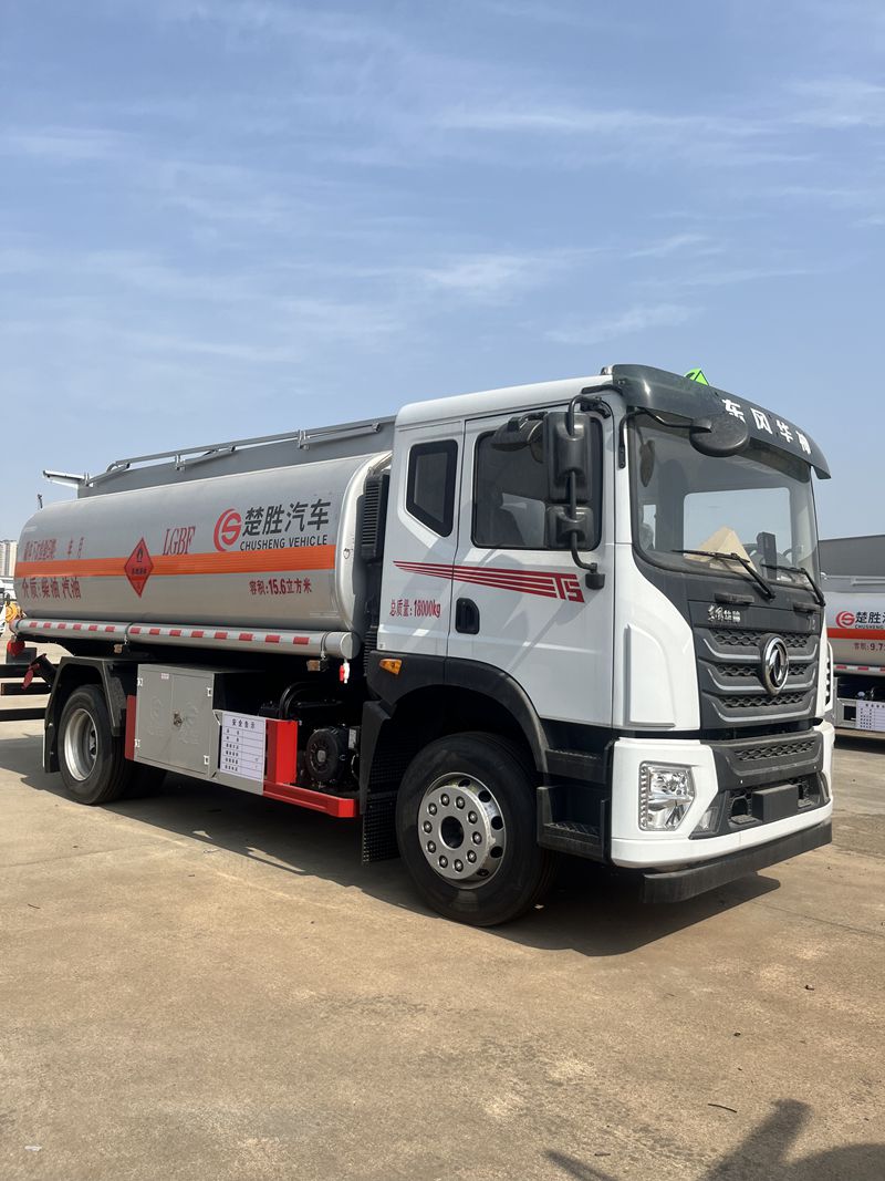 4 * 2 Dongfeng 15600L National VI oil tanker truck