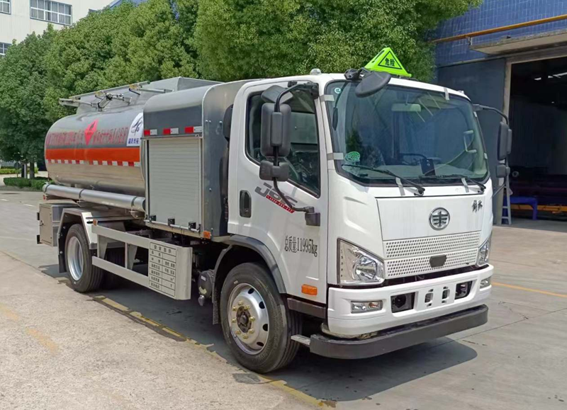 Road oil tanker truck