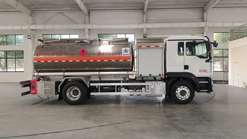 Heavy Duty Truck Shandeka 13000L Aircraft Refueling Truck