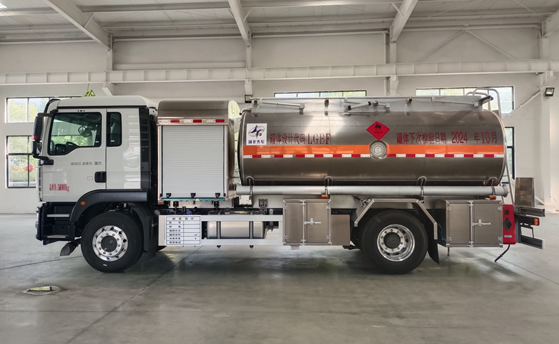 Refueling Truck