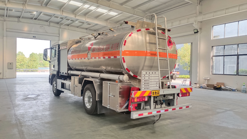 Refueling Truck