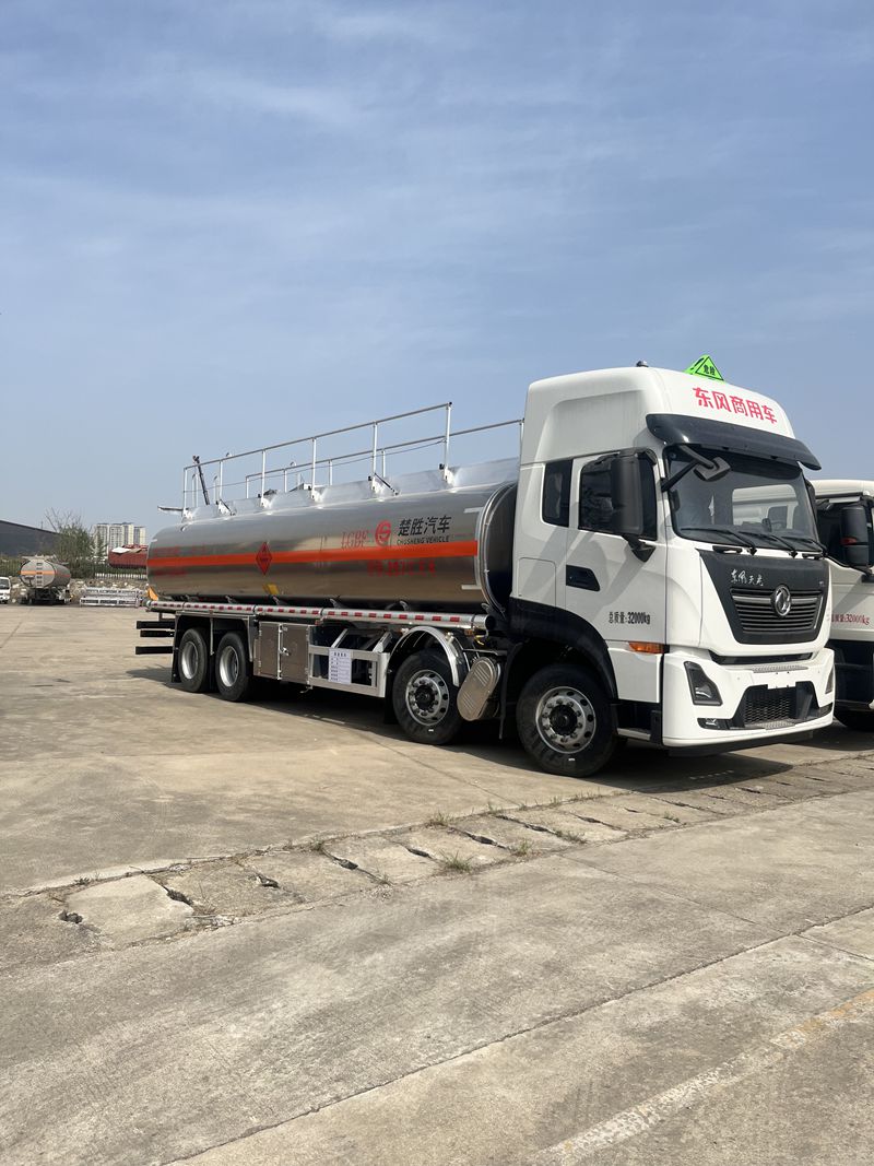 8 * 4 Dongfeng Qianlong Aluminum Alloy Oil Transport Vehicle