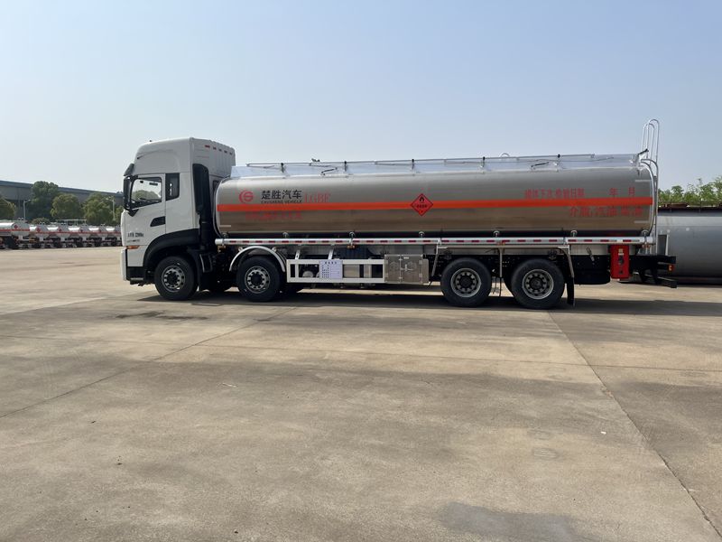 8 * 4 Dongfeng Qianlong Aluminum Alloy Oil Transport Vehicle