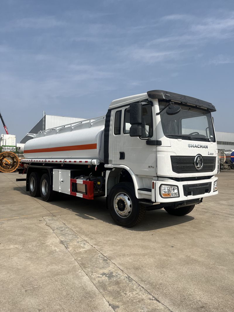 6 * 4 Shaanxi Automobile Delong L3000 oil tanker truck