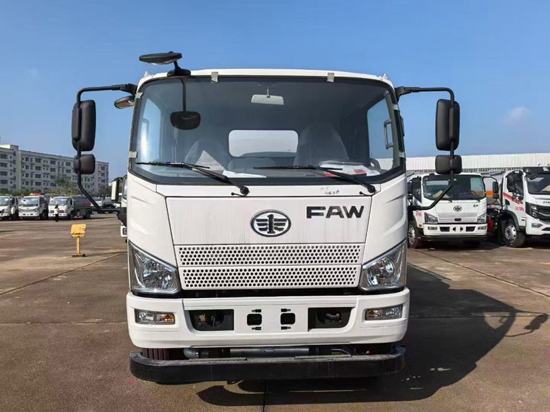 FAW4 * 2 oil tanker truck