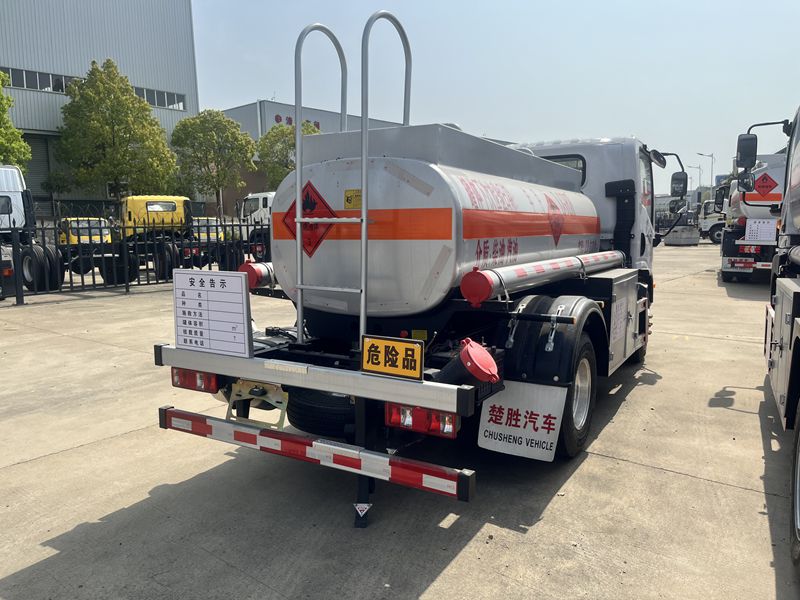 4 * 2 FAW Blue brand oil tanker trucks