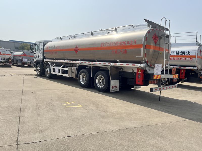8 * 4 Heavy Duty Truck Shandeka 30 cubic meter oil tanker truck