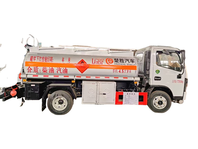 Dongfeng 4*2 125hp Oil Tanker car