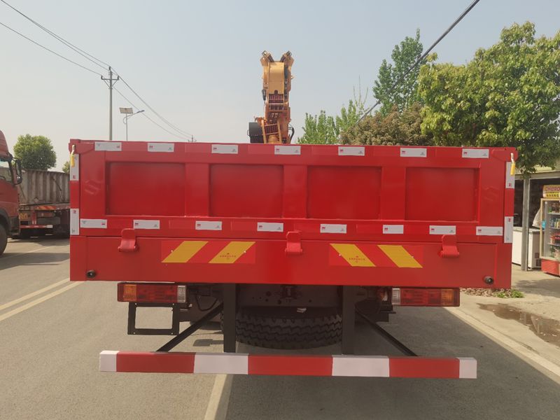 6 * 4 Shaanxi Automobile Delong M3000 XCMG 14 ton Crane