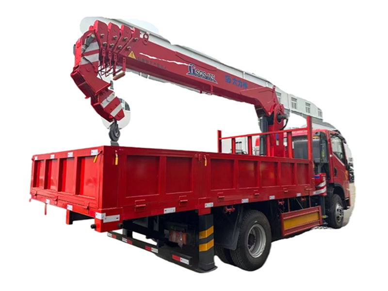 SAIC 180 HP 4*2 7 tons truck-mounted crane
