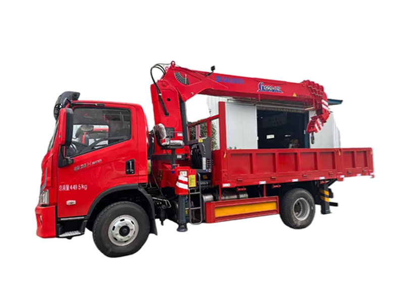 SAIC 180 HP 4*2 7 tons truck-mounted crane