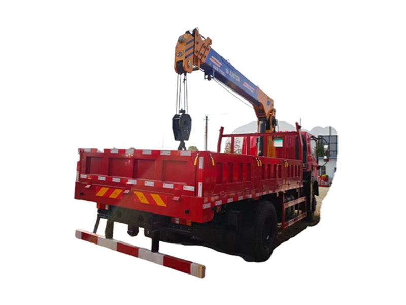 CNHTC 4*2 160 HP 7 tons truck-mounted crane
