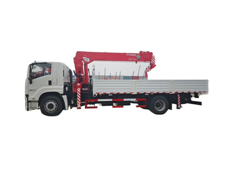 ISUZU 4*2 130 HP 8tons truck-mounted crane