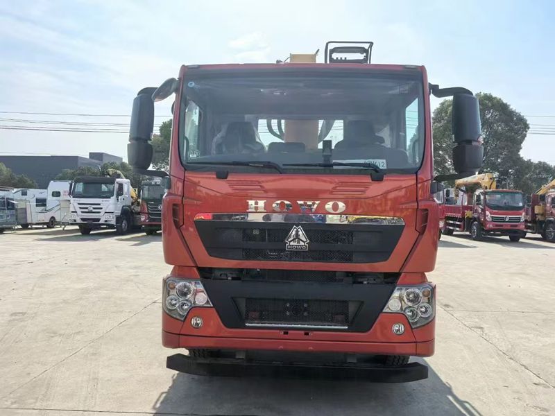 4 * 2 Heavy Duty Truck HOWO XCMG 8-ton Crane