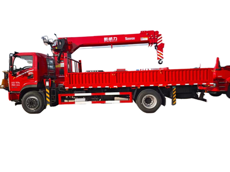 4*2 8 tons 200HP Dongfeng truck-mounted crane