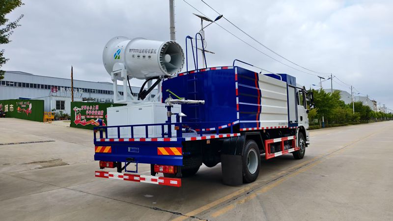 Sprinkler truck dust Sprinkler truck dust