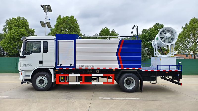 Sprinkler truck dust Sprinkler truck dust