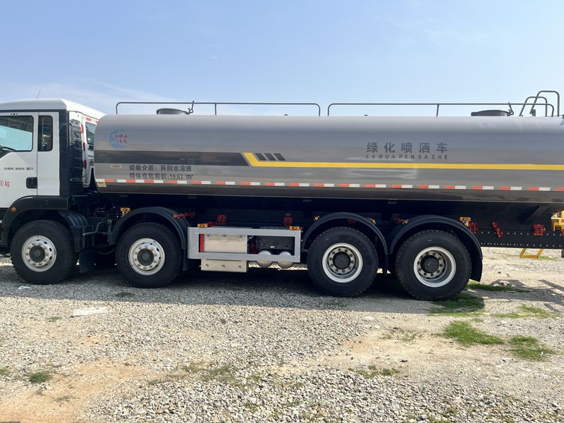 8 * 4 Heavy Duty Truck Shandeka 25 cubic meter sprinkler truck
